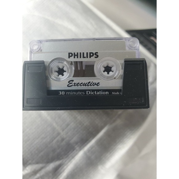 Panasonic RR-930 Microcassette Transcriber With pedal + 9 Philips Mini Cassettes - Picture 7 of 7